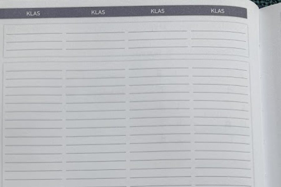 Weekplanning per klas: vier kolommen naast elkaar, één per klas, met schrijfregels per week.